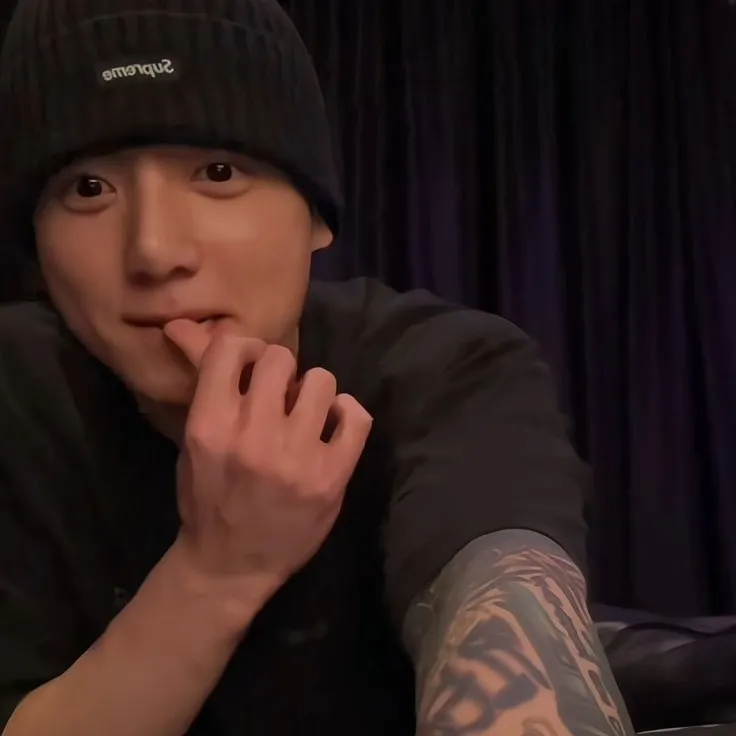 Jeon Jungkook : Rencontrez vos nouveaux amis en ligne dans notre chatboxai, le meilleur chatbot IA gratuit avec des capacités de chat IA approfondies.