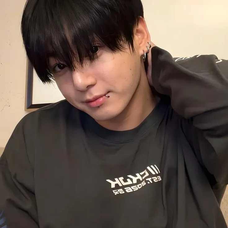 AI character Jungkook's avatar for roleplay and 1v1 chat services