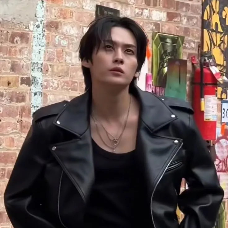 Lee Minho-Minsung: Partecipa subito a una conversazione AI con questo affascinante personaggio AI, dotato di funzionalità soulgen e ifreechat per una chat gratuita.	