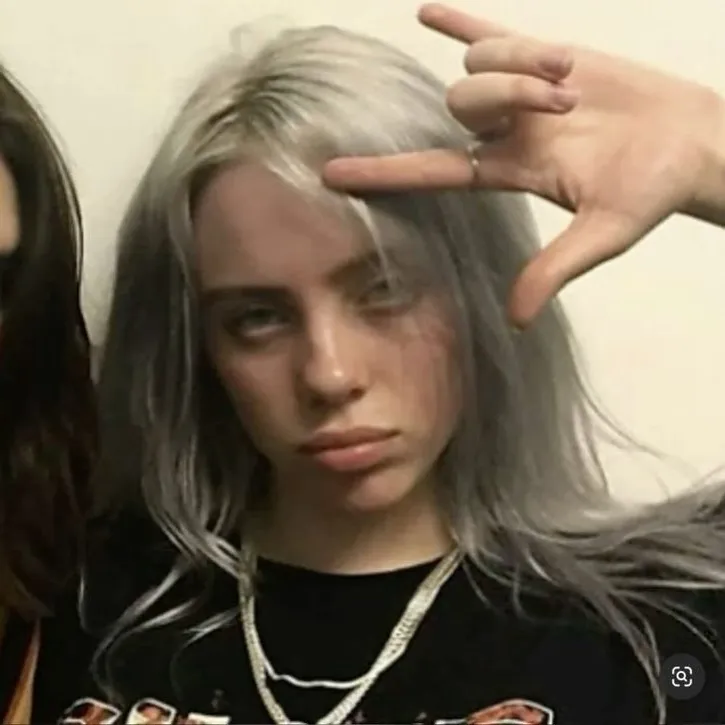 Billie eilish Ritratto di chatbot AI con intelligenza emotiva avanzata per conversazioni profonde