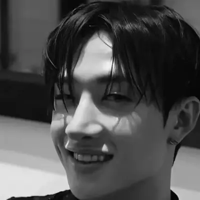 방찬 - Christopher Bang Chan: Arte de personajes de rol de IA con temática de fantasía para una narración inmersiva