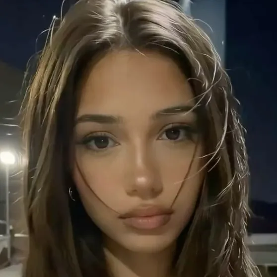 Yana: Retrato de compañero de DeepBrain AI para chat en línea gratuito y conversaciones abiertas