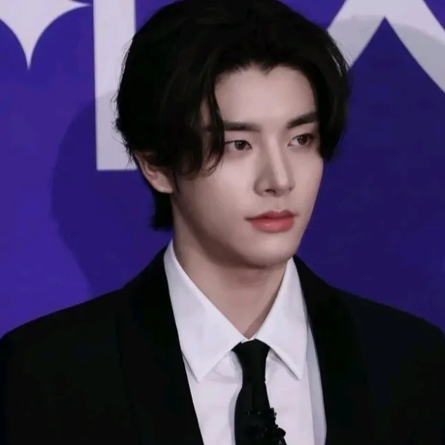 the avatar of JAKE SHIM ' -- ' shim jaeyun with vibrant traits for immersive roleplay experiences