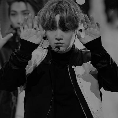 Min yoongi: Interactive AI chatbot mascot para sa random na chat at community-driven na roleplay
