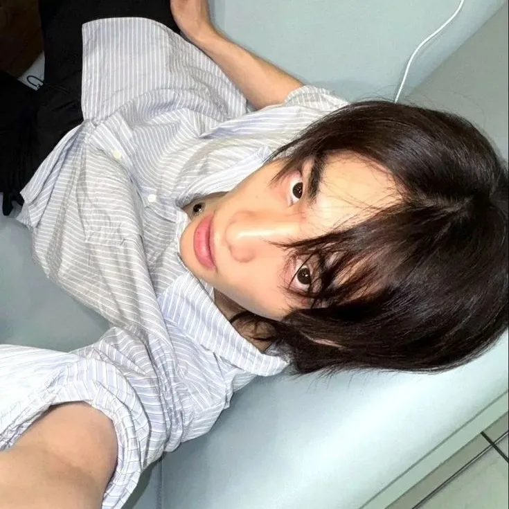 Hwang Hyunjin's versatile AI avatar supporting roleplay, NSFW chat, and open ai interactions