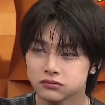 Yang Jeongin 양정인 : Rencontrez le personnage principal de notre monde d'IA, avec une liste de traits de caractère et des capacités de discussion d'IA.	