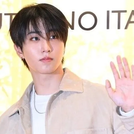 the avatar of character Han Jisung 한지성 with emotional intelligence capabilities