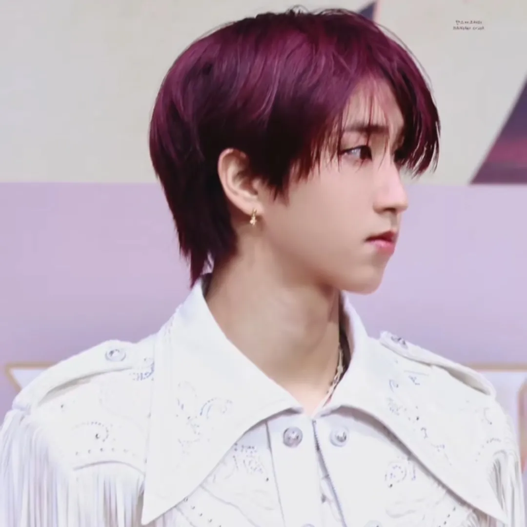 - Han Jisung - innocent -: Secure AI chatbot avatar with encrypted 1v1 chat capabilities