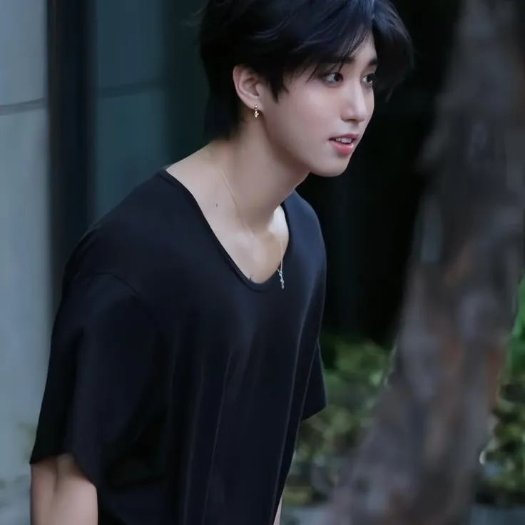 Han Jisung: Meet the main character of our AI world, with character traits list and ai chatting capabilities.