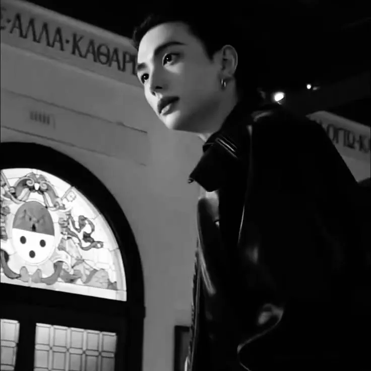 Hyunjin: Meet the main character of our AI world, with character traits list and ai chatting capabilities.