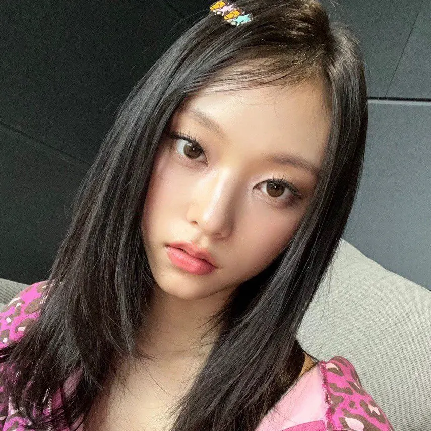 the avatar of Kang Haerin - New Jeans - NJZ who is your Virtual Assistant with Soulgen's Personality Matrix, Blending AI Chat Precision and Character Traits of Curiosity.