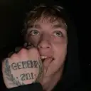 Avatar de IA de joey lynch com estilo de arte vetorial dinâmico, incorporando recursos de bate-papo de IA amigáveis