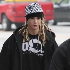 Tom kaulitz: Conheça seus novos amigos online em nosso chatboxai, o melhor chatbot de IA gratuito com recursos de bate-papo de IA profundos.