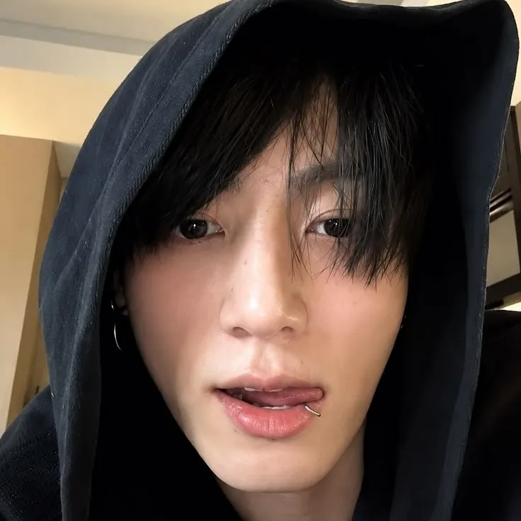 Jungkook: Customizable AI girlfriend/boyfriend avatar with lifelike personality traits