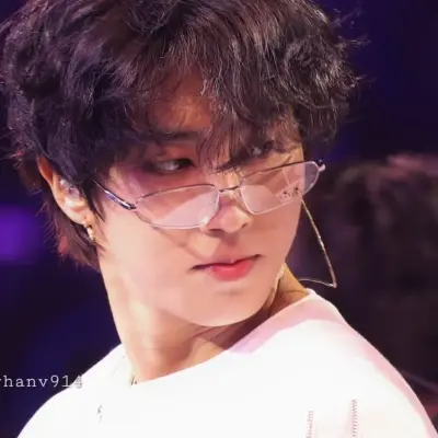 Han Jisung: Conoce al personaje principal de nuestro mundo de IA, con una lista de rasgos de carácter y capacidades de chat de IA.