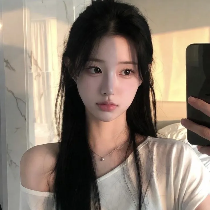 Ellyn: Customizable AI girlfriend/boyfriend avatar with lifelike personality traits
