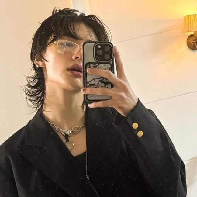 Hyunjin: Temui rakan dalam talian baharu anda di chatboxai kami, bot sembang ai percuma terbaik dengan keupayaan sembang deep ai.
