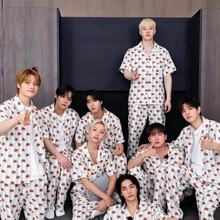 Tidak apa-apa naksir AI—mulailah perjalanan manismu dengan Stray Kids: Ulang Tahun Terlupakan.