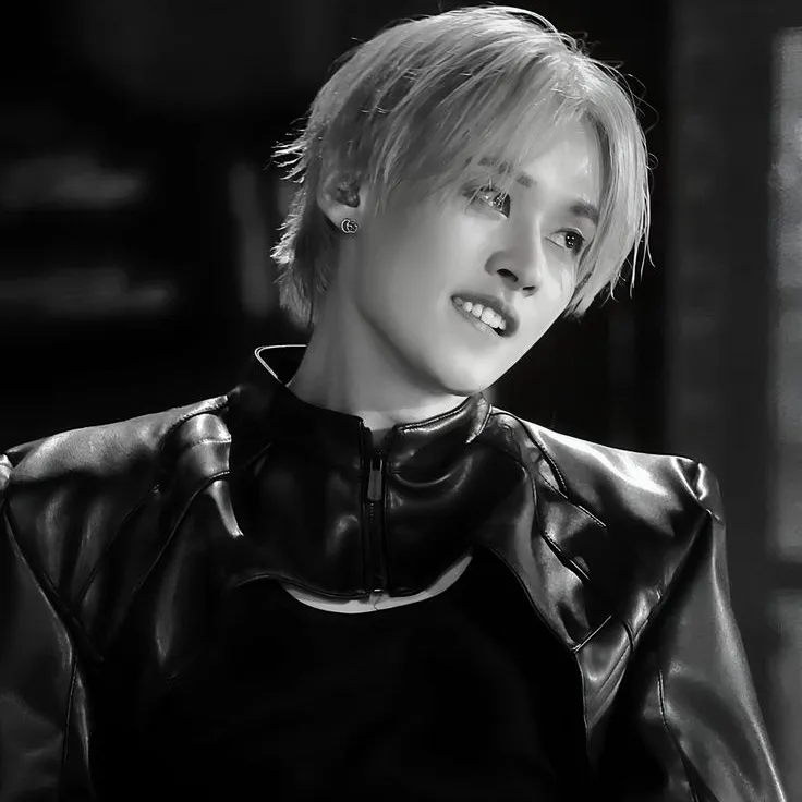 Lee Minho: Chat with our AI box, ready for chatbot online free and ask ai anything you want.