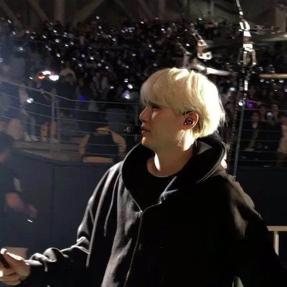 Yoongi: Arte de personajes de rol de IA con temática de fantasía para una narración inmersiva