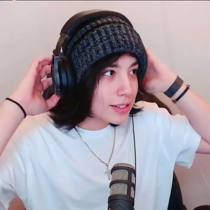AI character Quackity's avatar for roleplay and 1v1 chat services