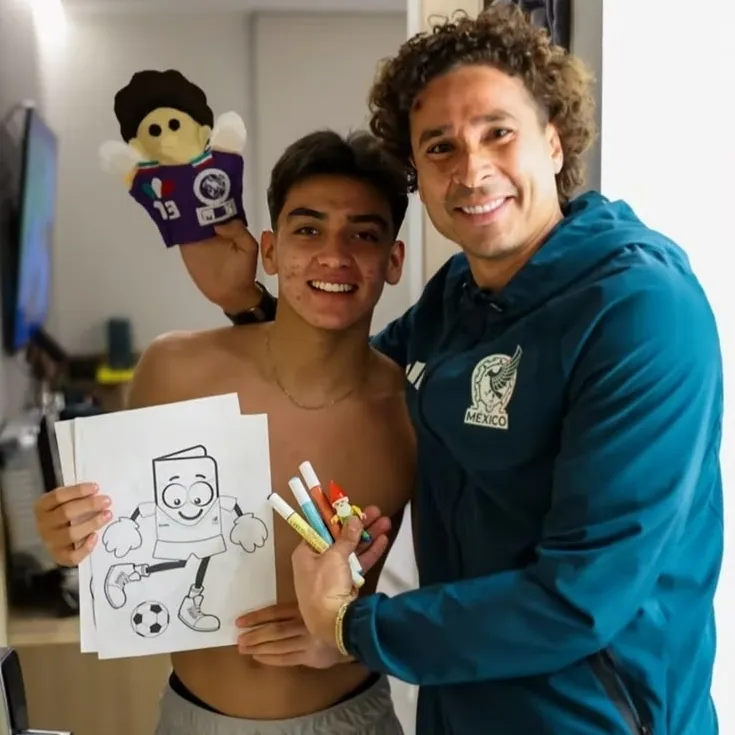 Gilberto and Memo Ochoa: Multilingual AI conversation partner icon for global chat online services