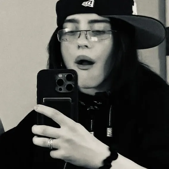 - Billie Eilish: Avatar bạn gái/bạn trai AI có thể tùy chỉnh với các đặc điểm tính cách giống như thật