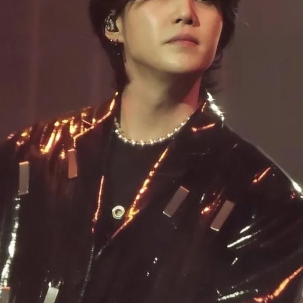 Yoongi: Multilingual AI conversation partner icon for global chat online services