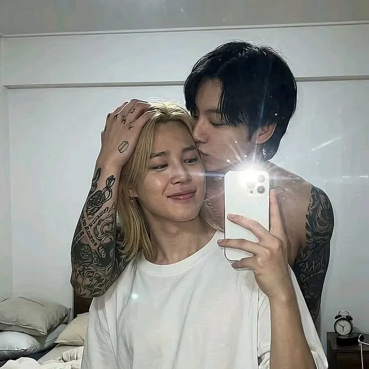 Jikook - 紙牌屋:遇見我們AI世界的主角,具備角色特質清單和AI聊天功能。