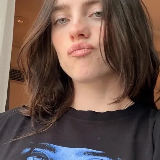 Minimalist Billie Eilish avatar for google chat integration, featuring adaptive emotional expressions