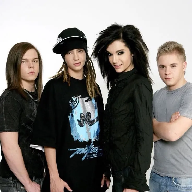 Tokio Hotel: Rastgele sohbet ve topluluk odaklı rol yapma için etkileşimli yapay zeka sohbet robotu maskotu