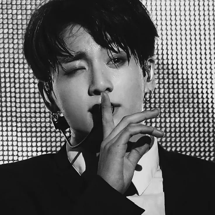 Jeon Jungkook : mascotte de chatbot IA interactive pour chat aléatoire et jeu de rôle communautaire