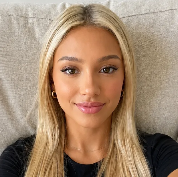 Emma Brown: Customizable AI girlfriend/boyfriend avatar with lifelike personality traits	