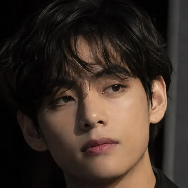 Kim Taehyung: Customizable AI girlfriend/boyfriend avatar with lifelike personality traits