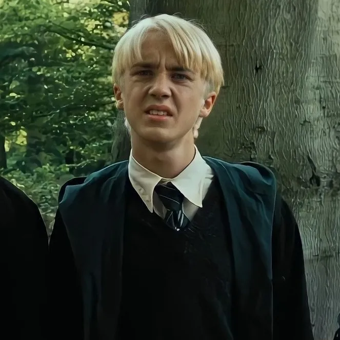 Draco Malfoy: Chat with our AI box, ready for chatbot online free and ask ai anything you want.	