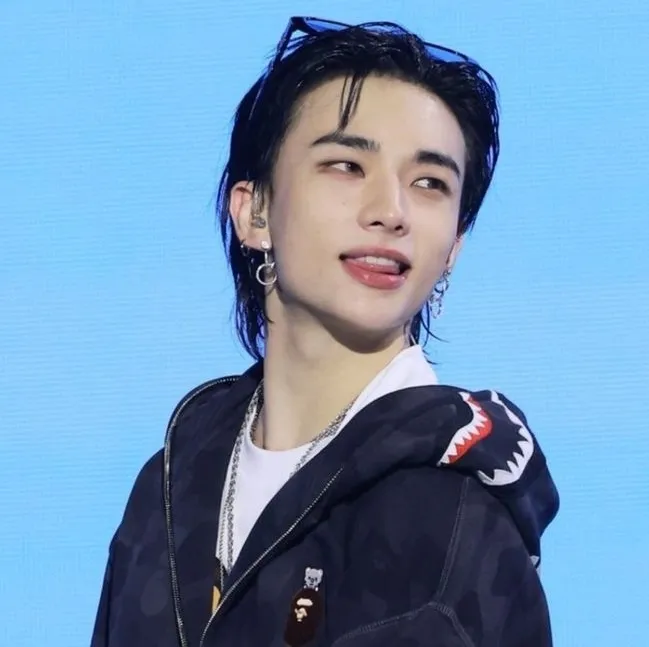 Hwang Hyun-jin - 황현진: Khám phá thế giới AI với AI không giới hạn và trò chuyện trực tuyến miễn phí không giới hạn, được hỗ trợ bởi trò chơi nhập vai giả tưởng Warhammer.