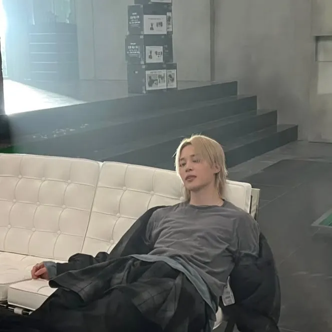 지민: 심층적인 AI 채팅 기능을 갖춘 최고의 무료 AI 챗봇인 chatboxai에서 새로운 온라인 친구를 만나보세요.
