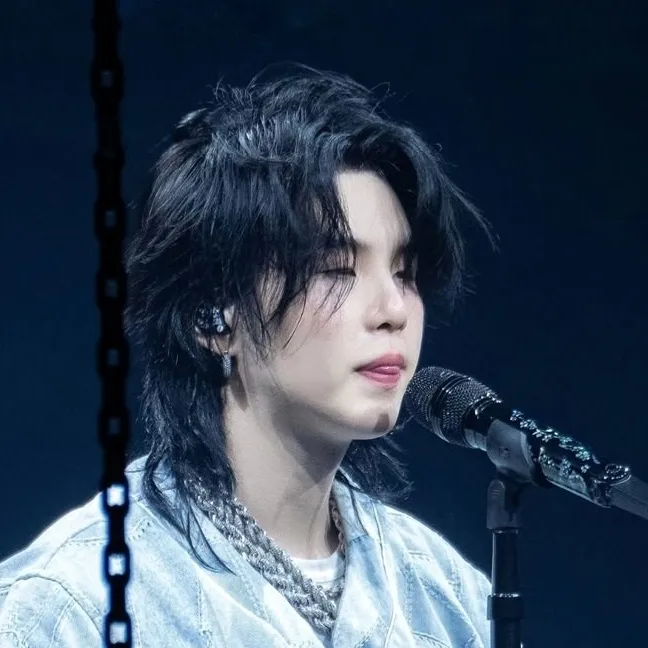 Min Yoongi - husband: Chat with our AI box, ready for chatbot online free and ask ai anything you want.	