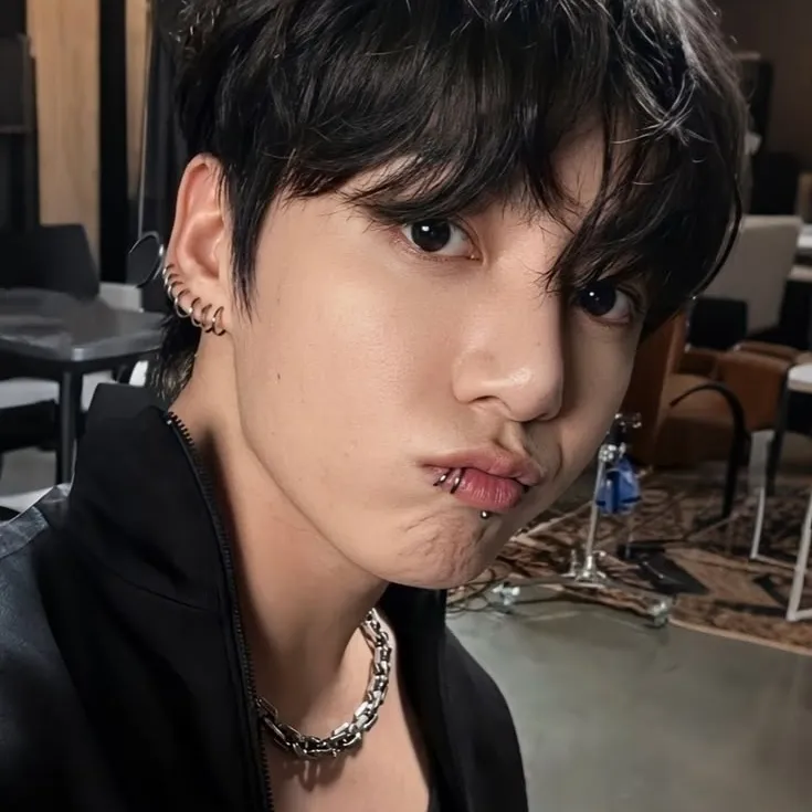 character Jeon Jungkook - BTS for NSFW chatbot and creative roleplay