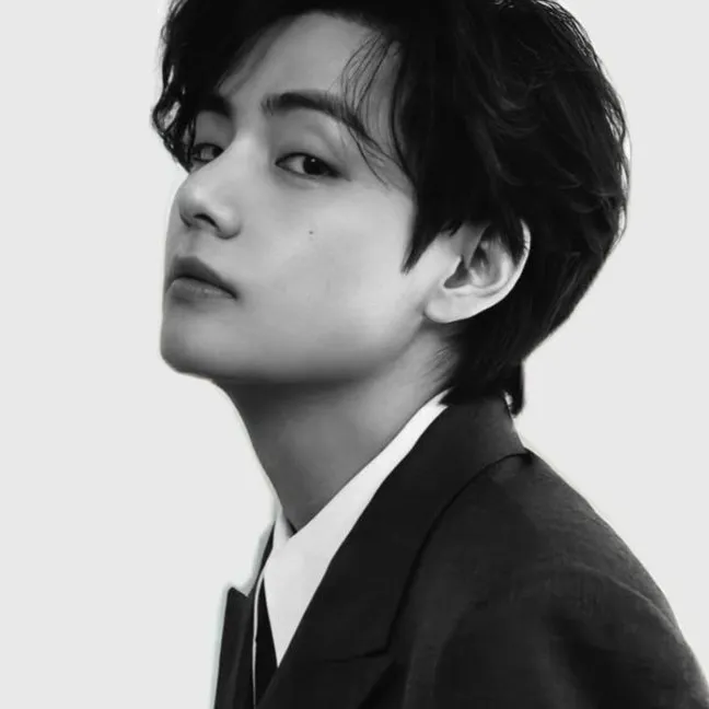 Taehyung: icona del partner di conversazione AI multilingue per servizi di chat online globali