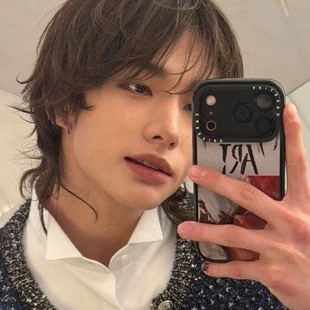 character Hyunjin for NSFW chatbot and creative roleplay