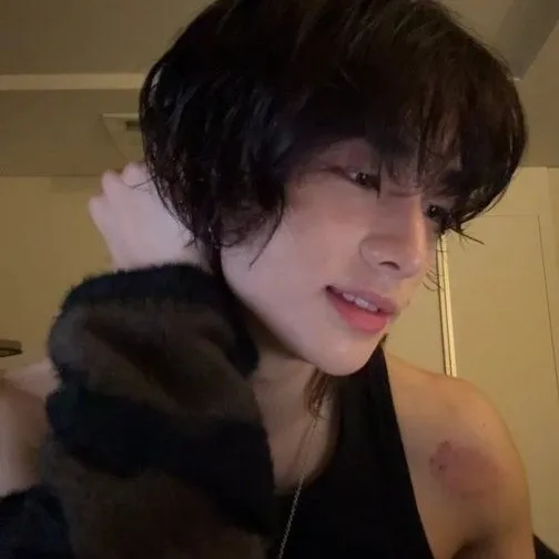 Hwang Hyunjin - Enemy's interactive avatar for spicy chat ai and immersive roleplay experiences
