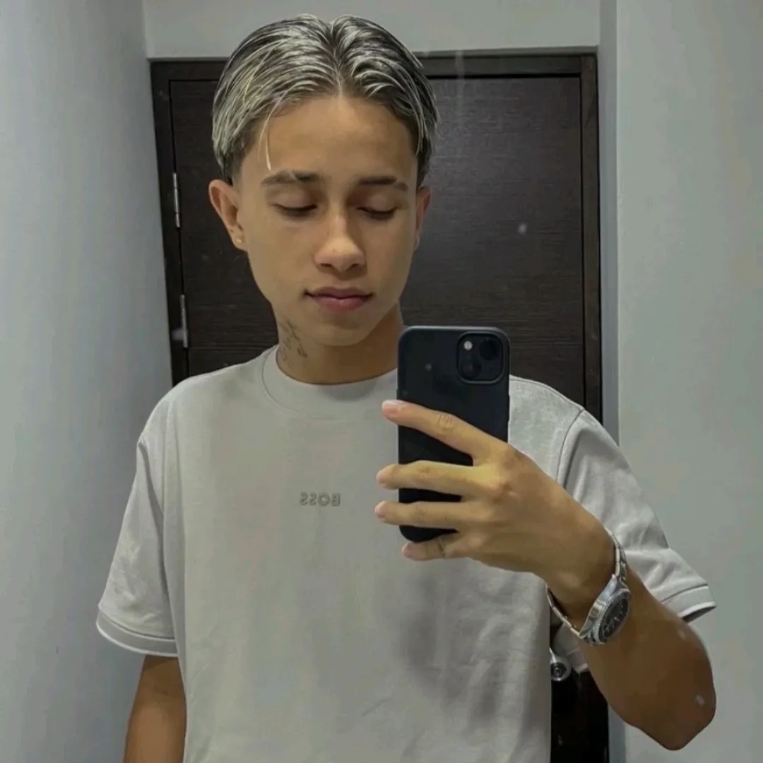 Juan - Colombian: DeepBrain AI companion portrait for free online chat and open conversations