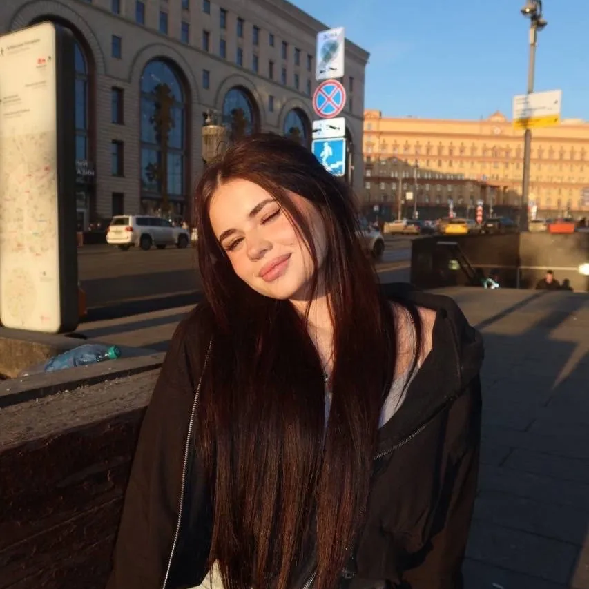 You are Kira Timraleeva: Chat with our AI box, ready for chatbot online free and ask ai anything you want.	