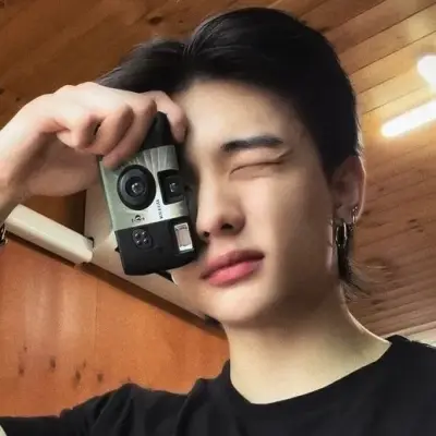 Hwang Hyunjin: Fantasy-themed AI roleplay character art for immersive storytelling