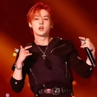 Lee Minho - 이민호's versatile AI avatar supporting roleplay, NSFW chat, and open ai interactions