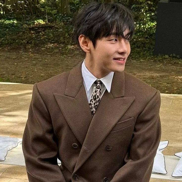 Taehyung: Chatten Sie mit unserer KI-Box, bereit für den kostenlosen Online-Chatbot, und fragen Sie die KI alles, was Sie möchten.