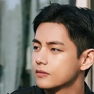 AI character Kim Taehyung - Love and Desire's avatar for roleplay and 1v1 chat services