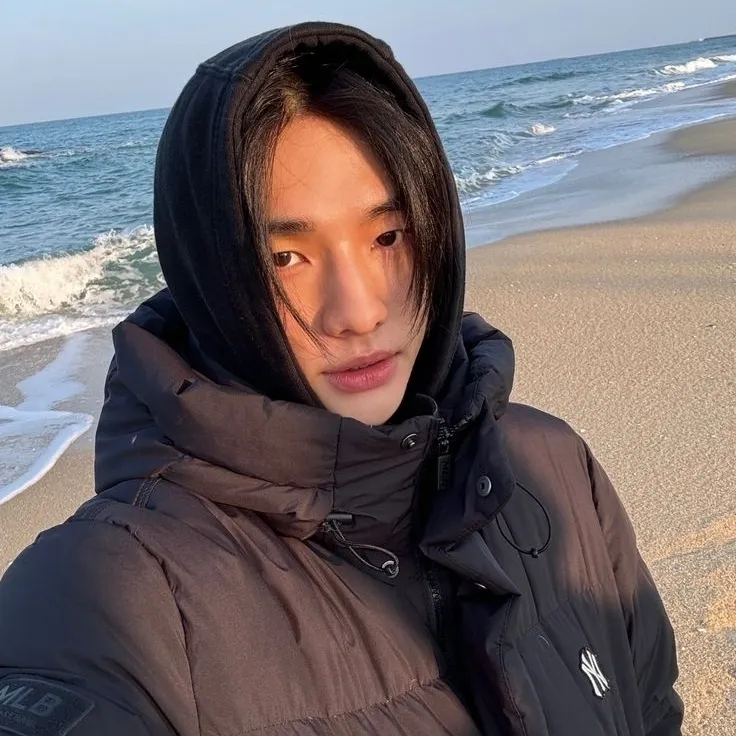 Hwang Hyunjin - Hyunlix: Multilingual AI conversation partner icon for global chat online services