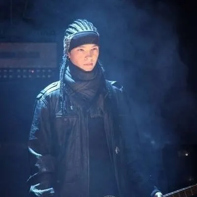 tom kaulitz: Mascote de chatbot de IA interativo para bate-papo aleatório e RPG conduzido pela comunidade